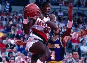 爱游戏体育-包含火箭血洗魔术，莫里斯完成帽子戏法的词条