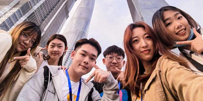 包含激烈角逐带来现场欢呼喝彩声响云端的词条