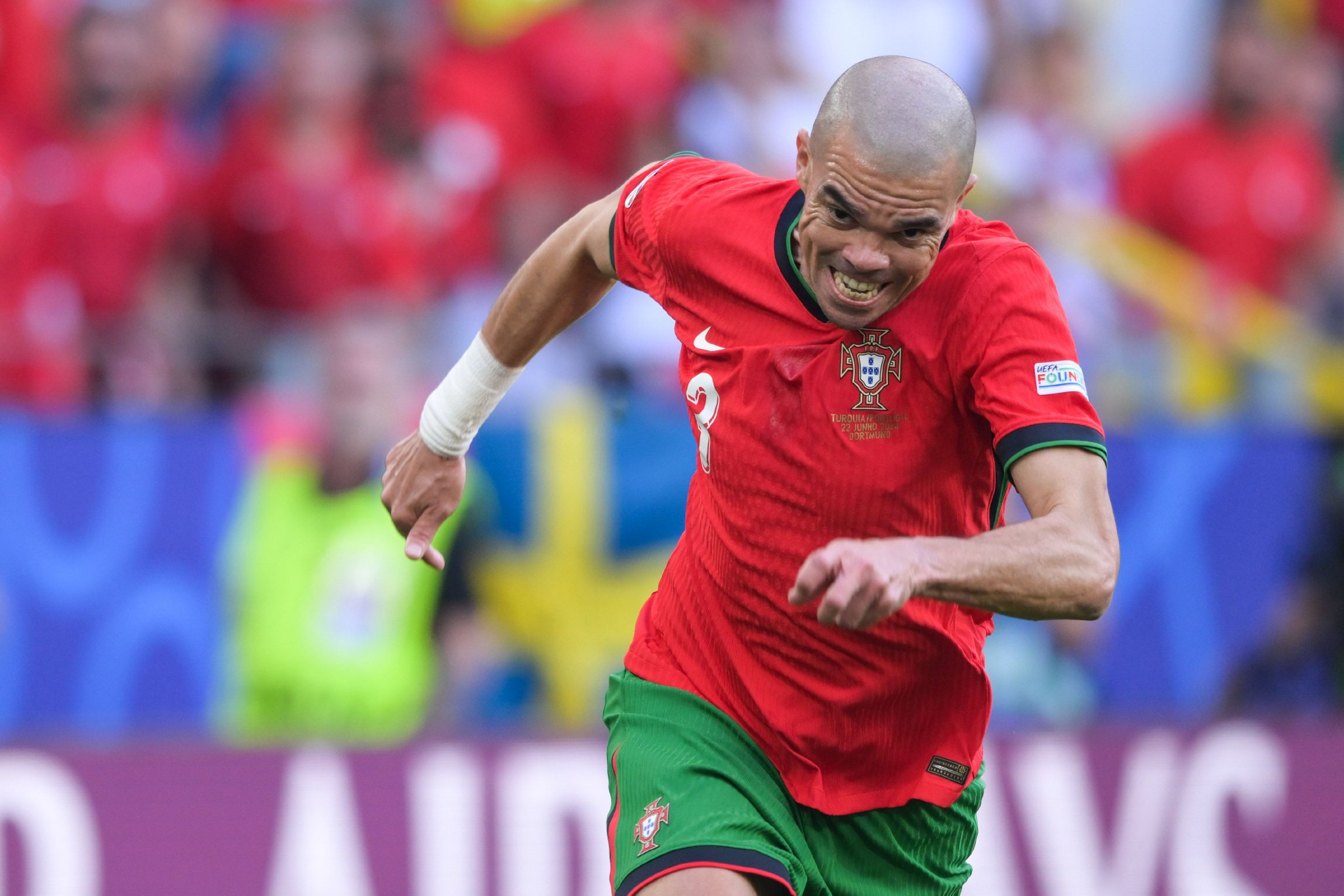 葡萄牙血洗马德里竞技，范佩西惊艳世界的简单介绍