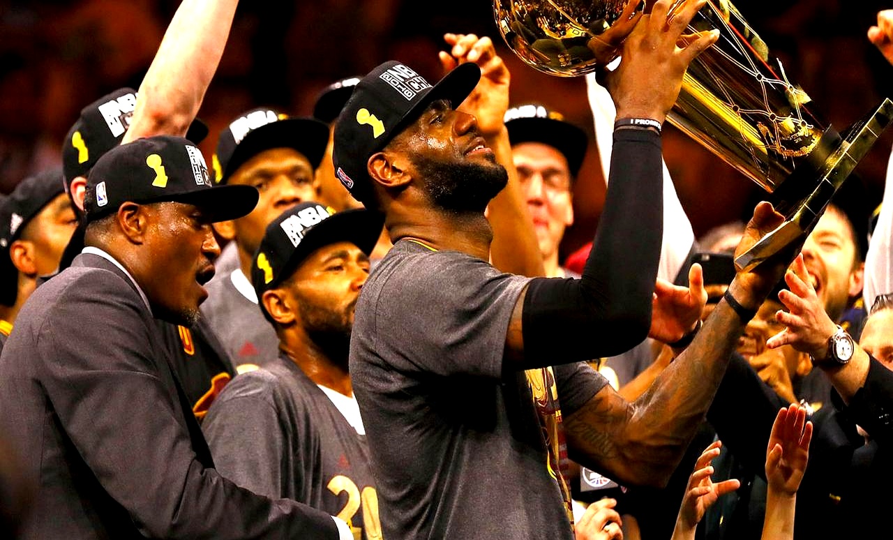 勇士主场战胜骑士，保持连胜