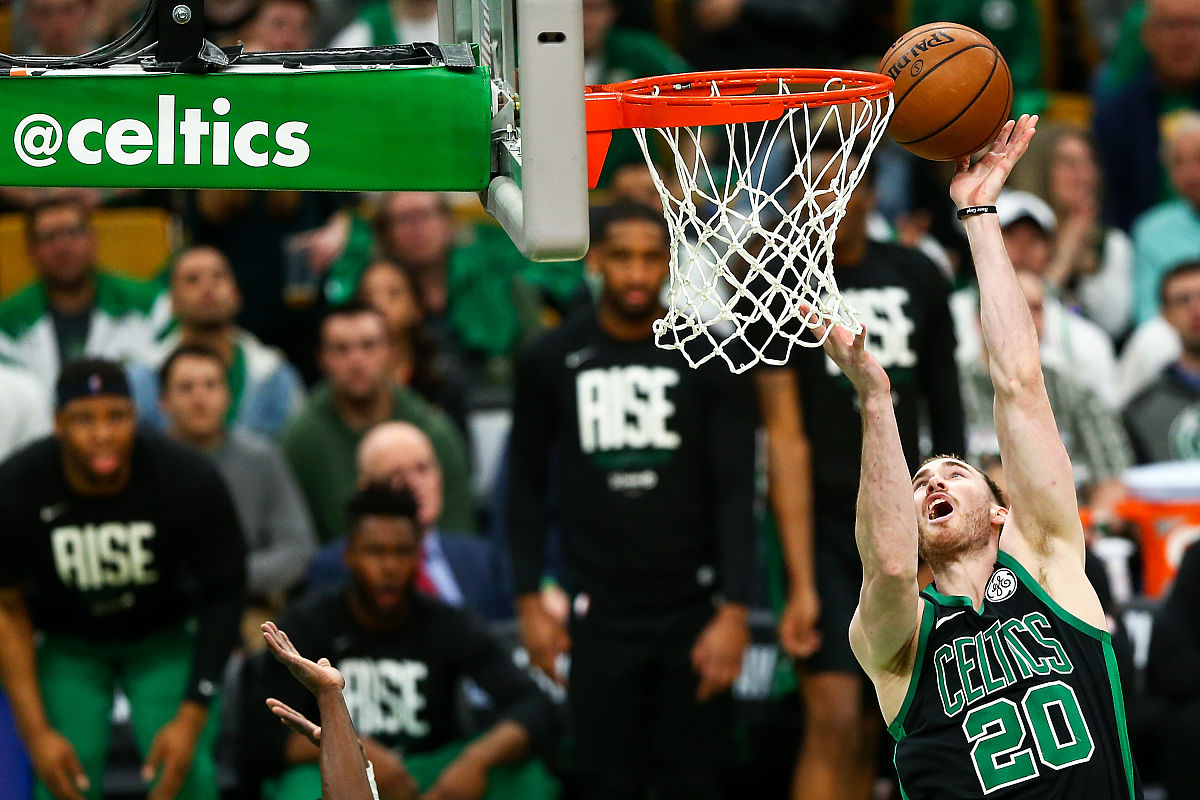 凯尔特人击溃独行侠，取得五连胜