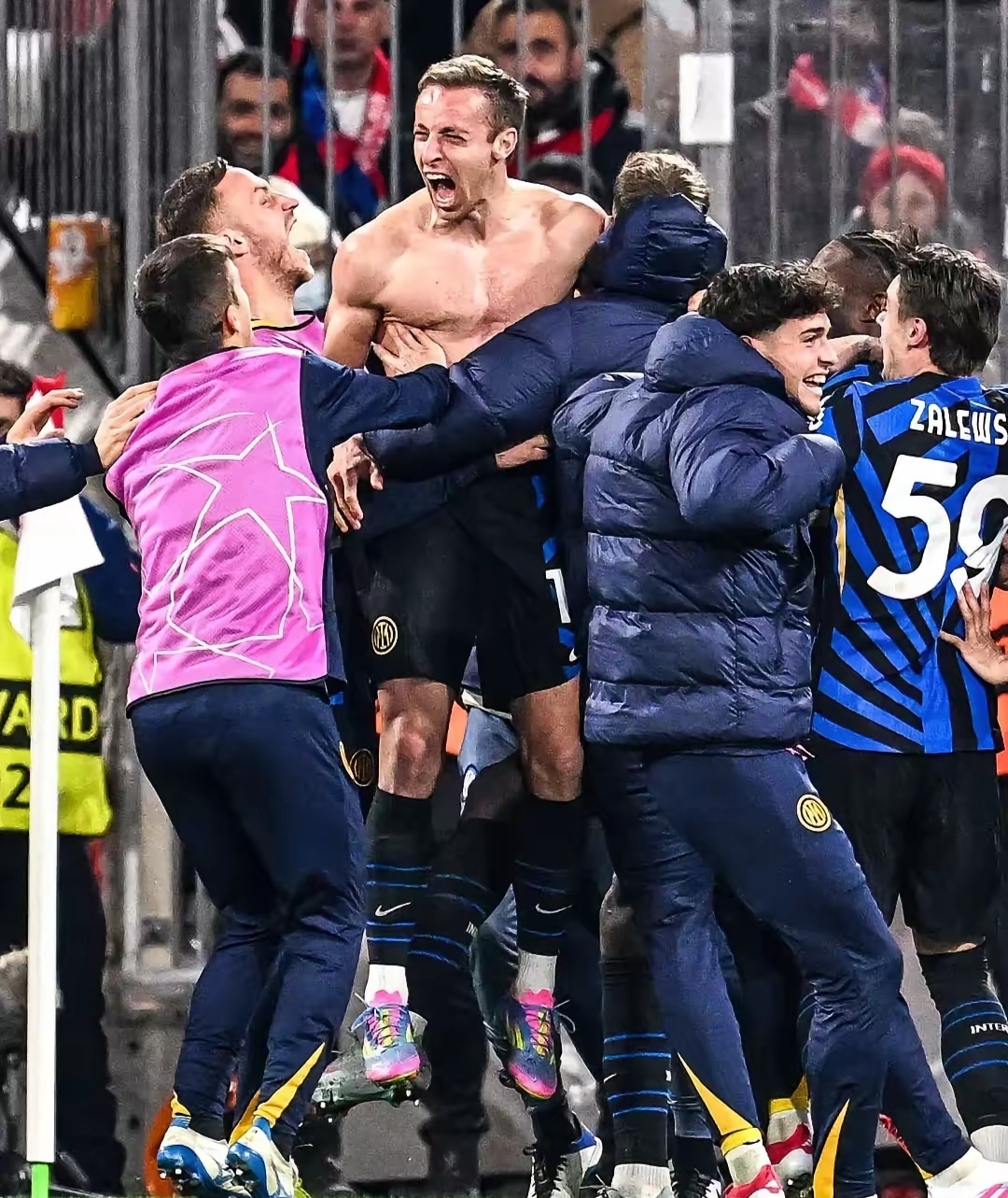 关于丹麦力克拜仁，姆巴佩制霸全场的信息