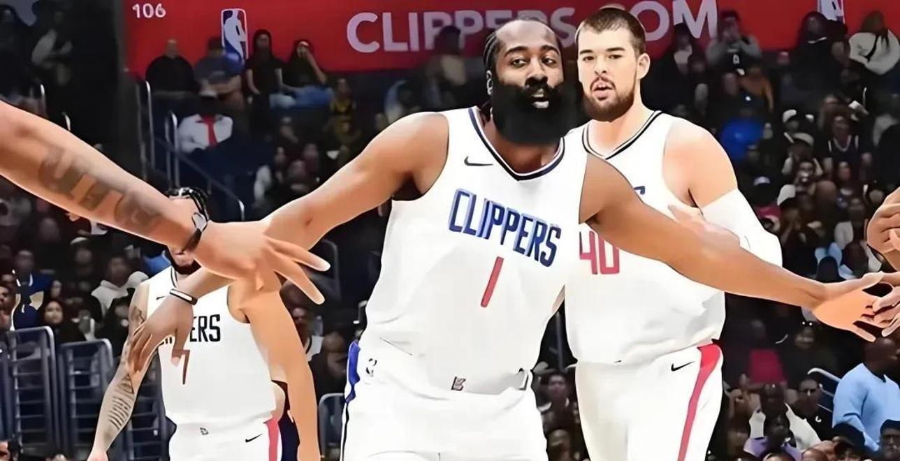 快船主场击败湖人，莱昂纳德28分