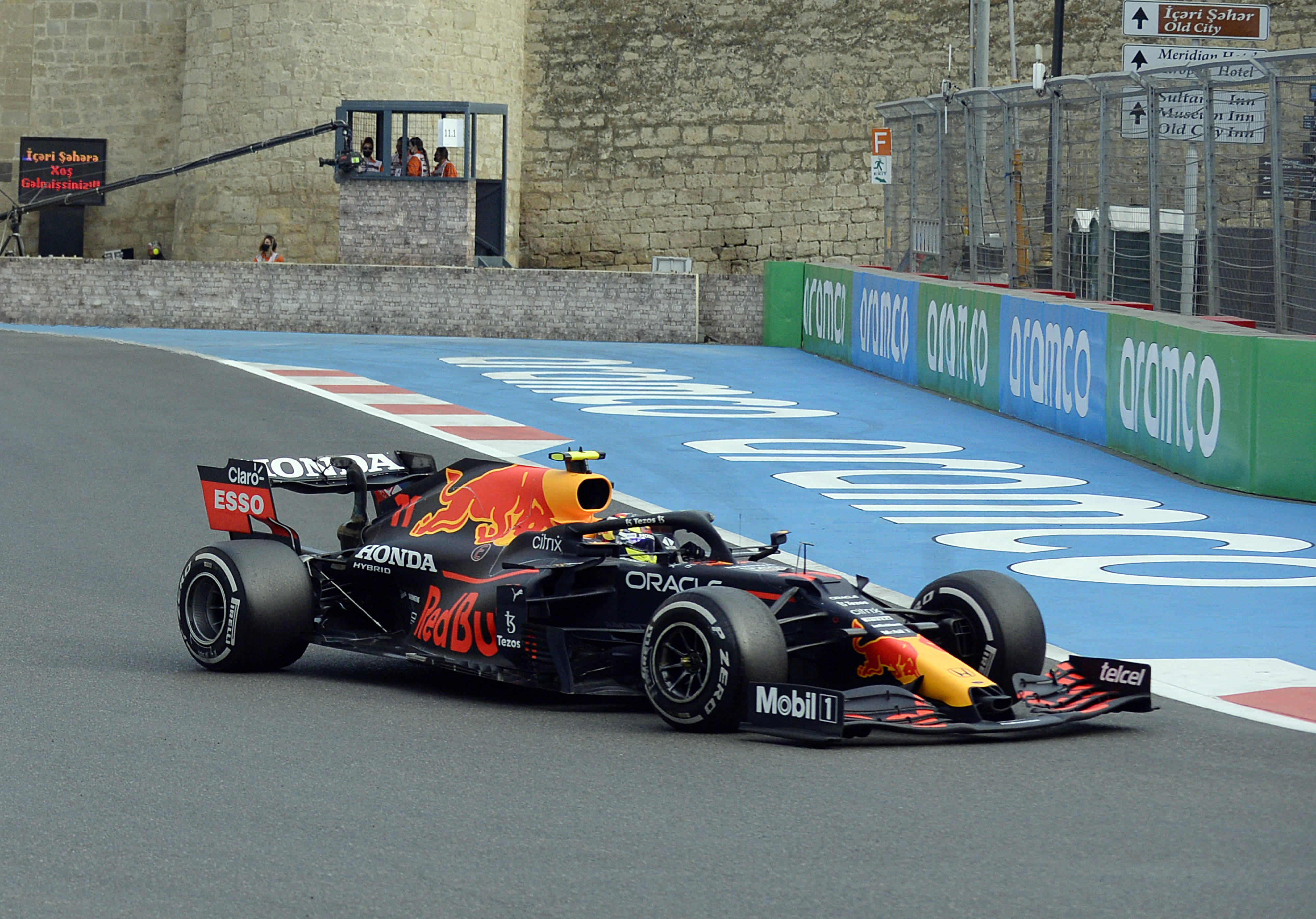 红牛二队险胜法拉利，佩雷兹高光表现