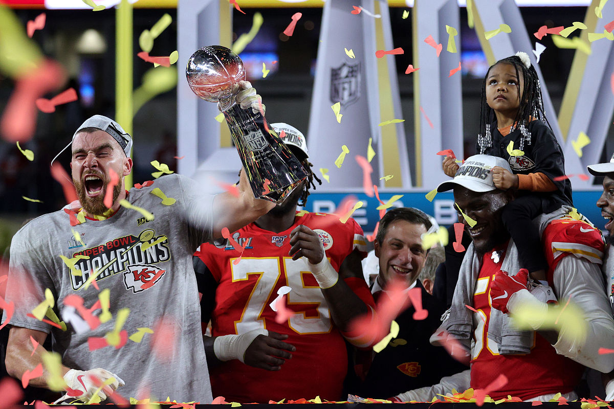 拉沃尔杯翻盘戴维斯杯，辛纳带队取胜