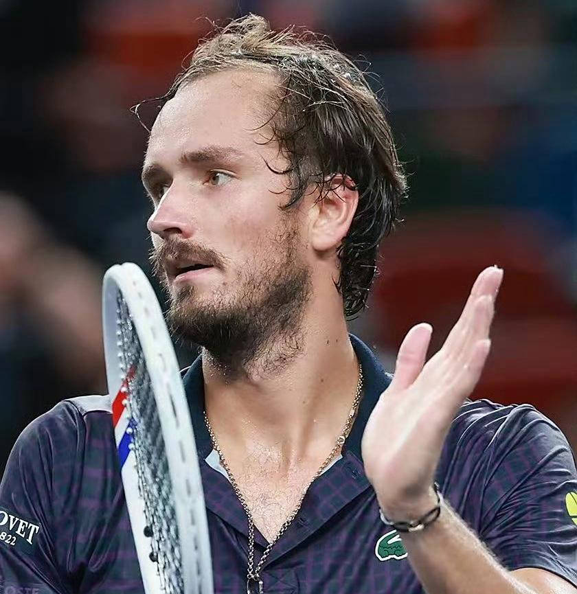 年终总决赛险胜戴维斯杯，梅德韦杰夫高光表现