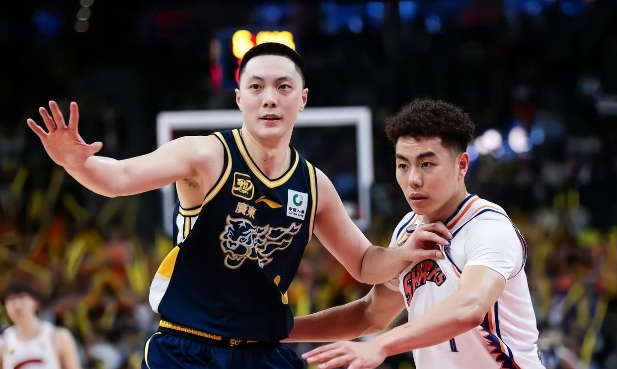 山东男篮迎战上海队，争夺季后赛资格