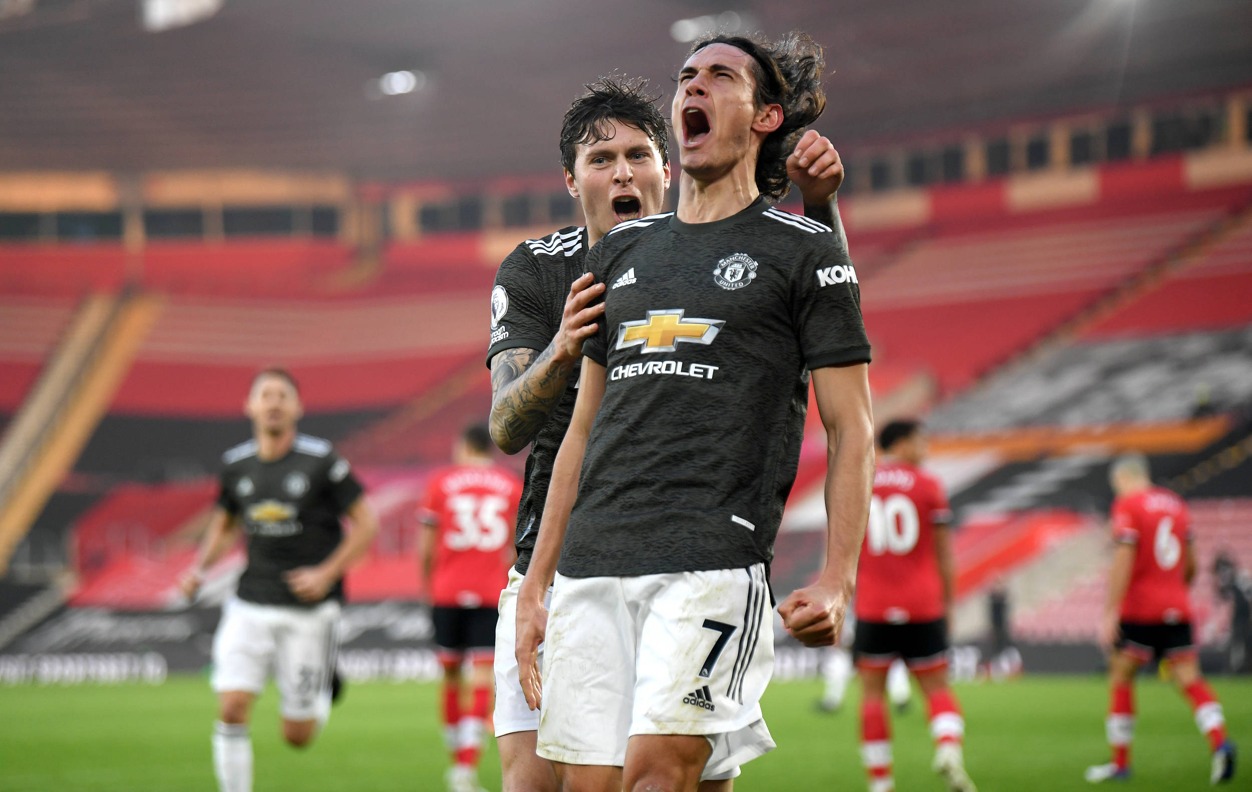 曼联逆转胜利，卡瓦尼再现神迹