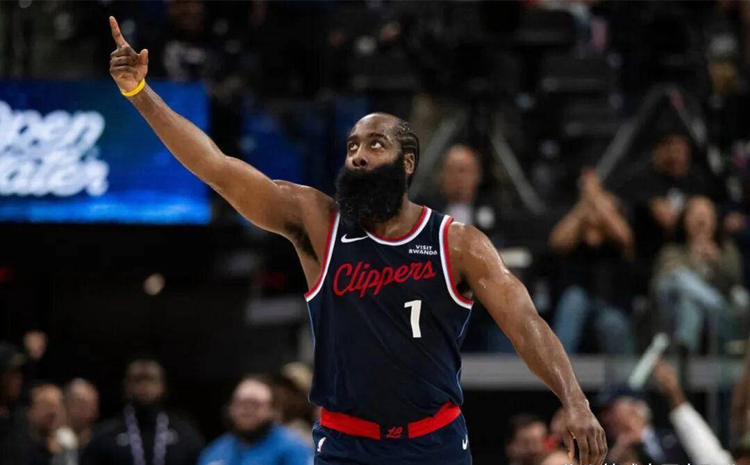 广东队鏖战吉林队，哈登点燃赛场