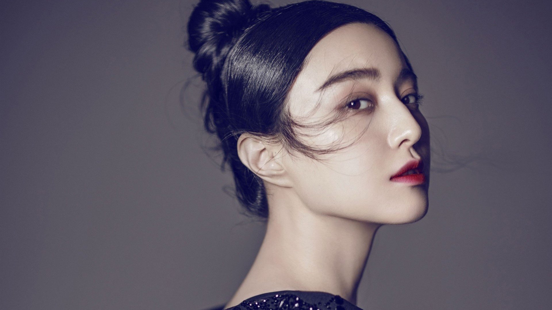 双城记,当火箭穿过王冠的缝隙,少年在欧洲的寒夜里点燃星辰